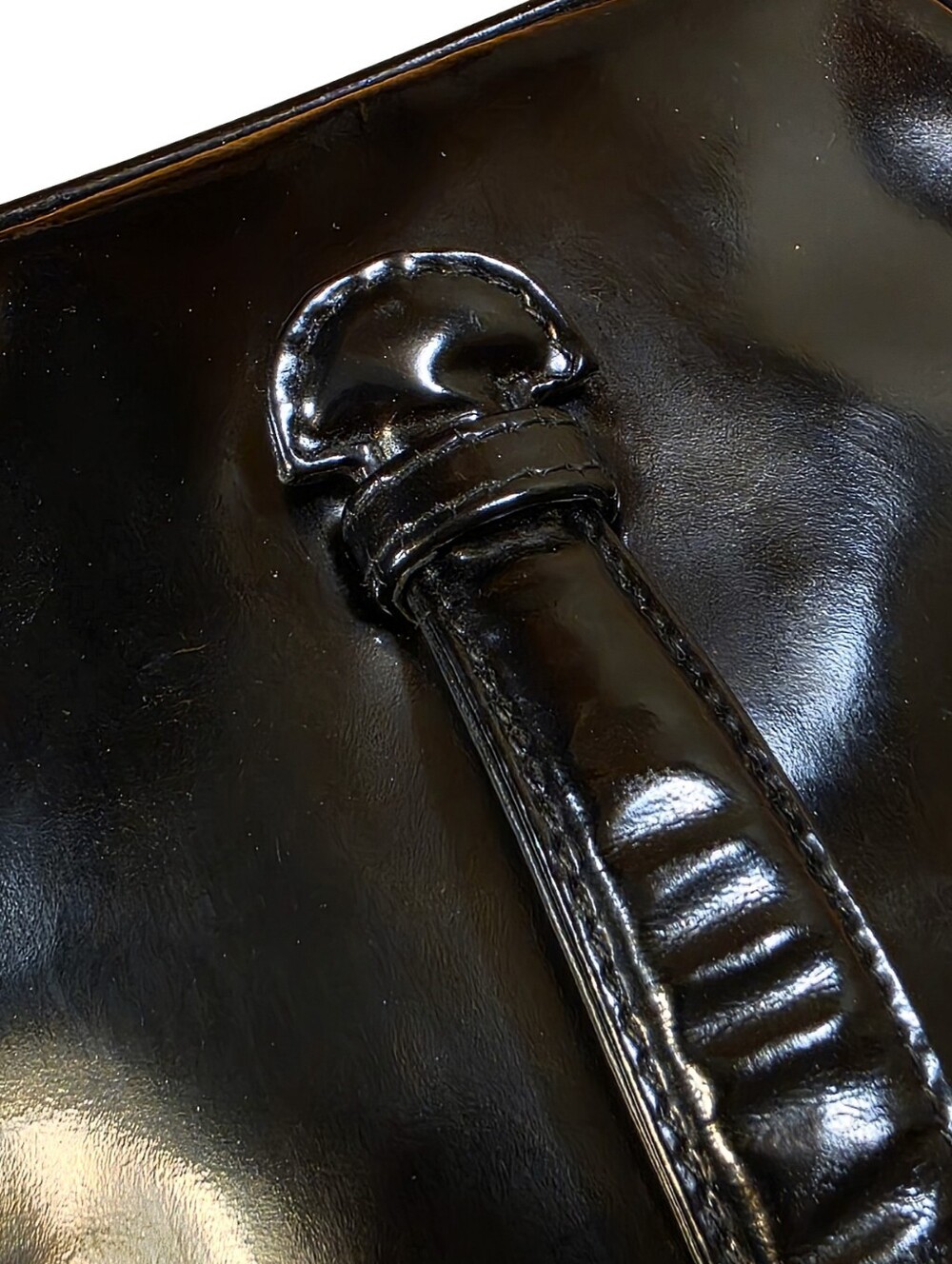 CHANEL PATENT LEATHER VANITY CASE - Picture 8 of 16
